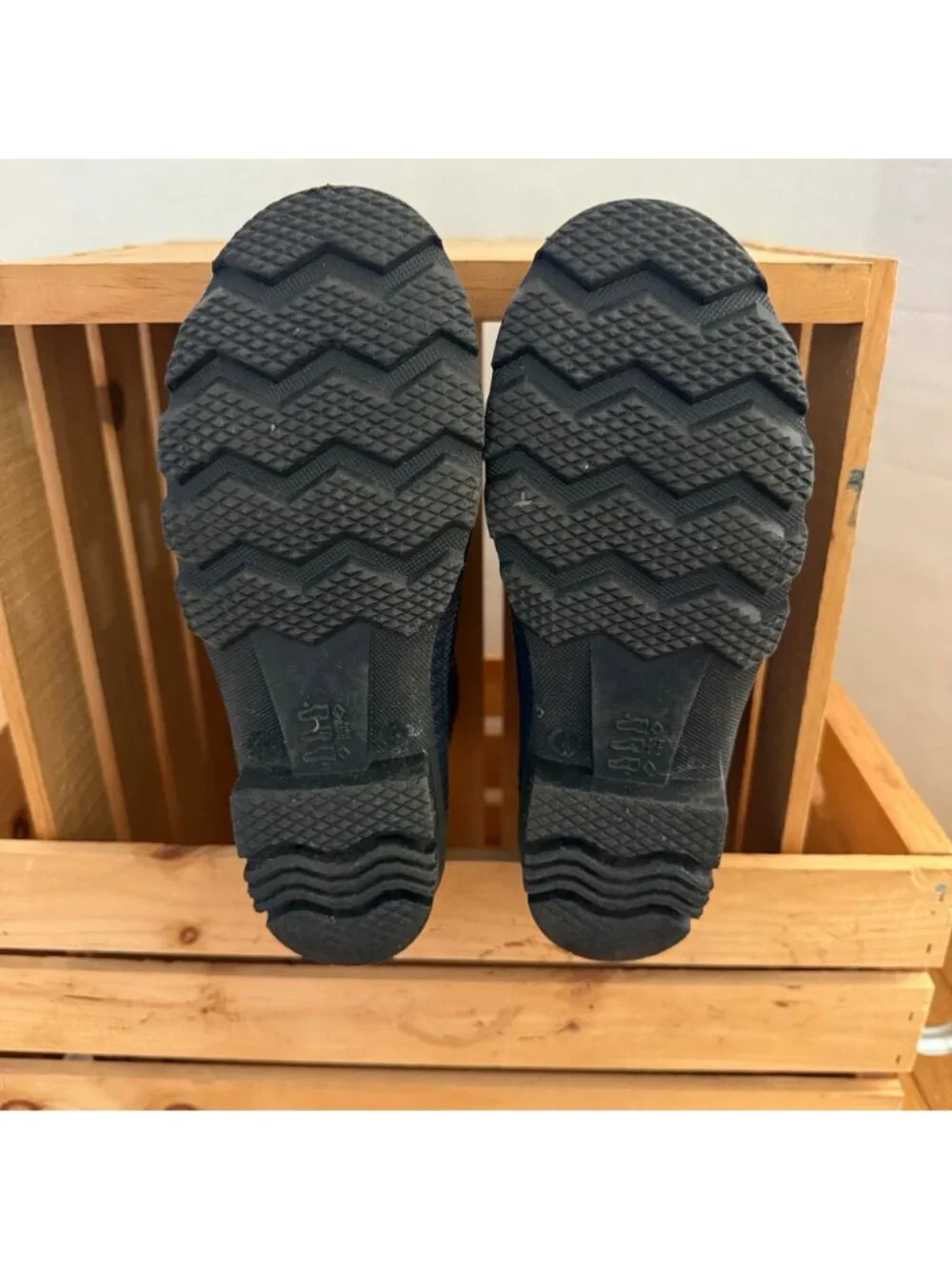 Kamik Boys Size 4 Navy Black Waterproof Rubber Knee High Outdoor Rain Boots